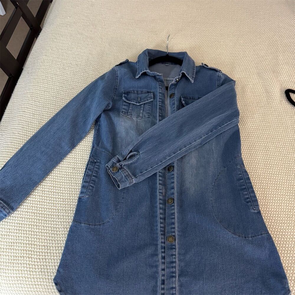 Women's Blue Denim Long Sleeve Jacket Size L (runs small) Casual Mid-Length